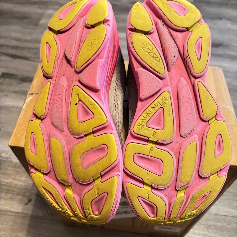 Hoka Women's Bondi 8 Gray And Pink Women's Size 10B. No insoles - Picture 6 of 7